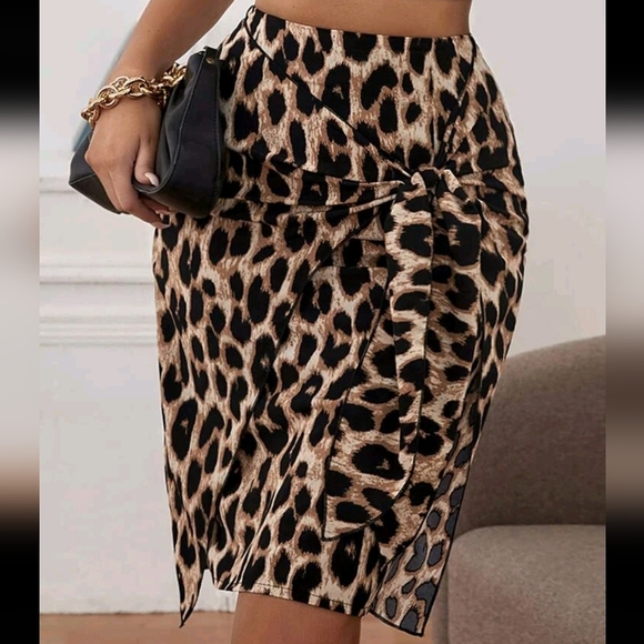 High Waist Leopard Knot Side Skirt - Picture 1 of 4